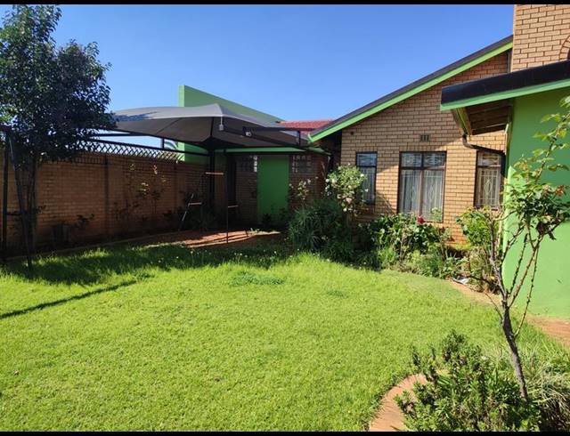 3 BEDROOM HOUSE FOR SALE IN LENASIA EXT 9